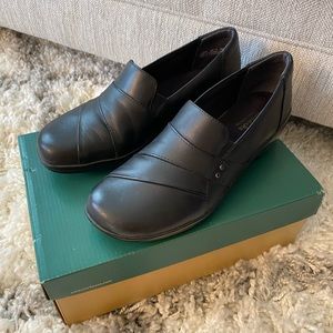 Clarks bendables black shoes